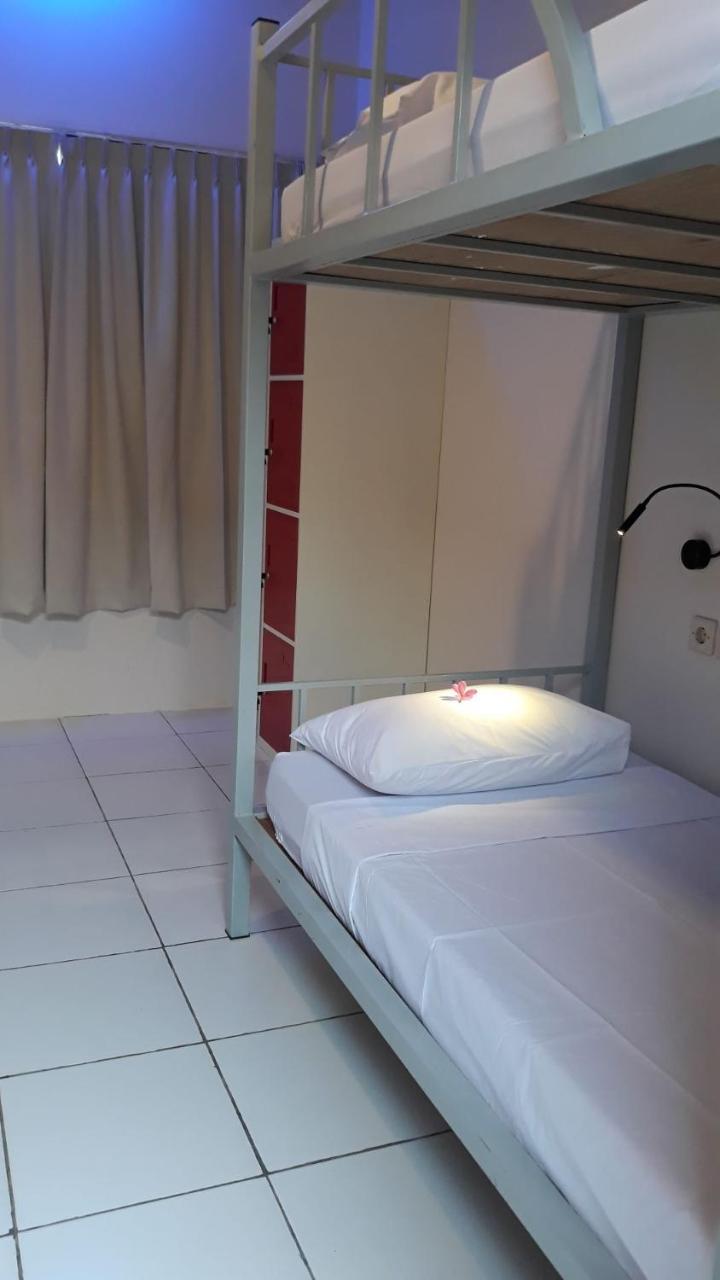 סקוטונג Bujang Lapuk Hostel מראה חיצוני תמונה