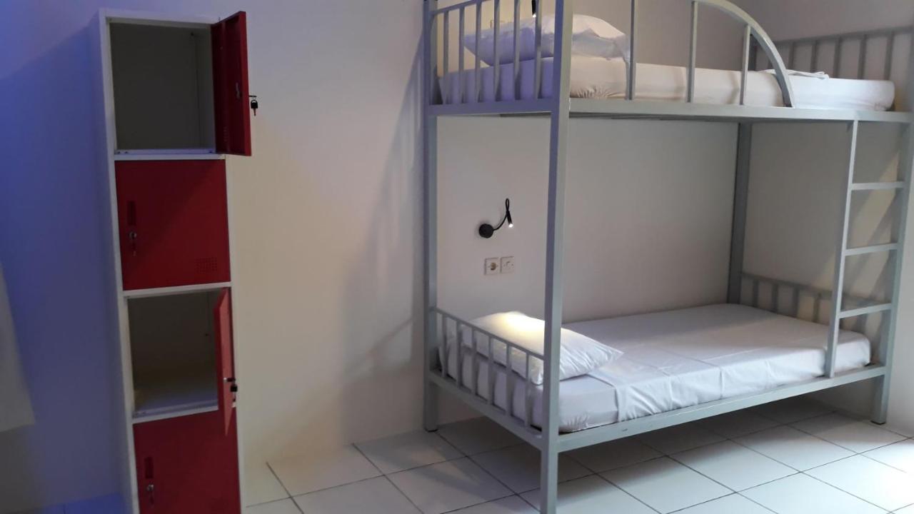 סקוטונג Bujang Lapuk Hostel מראה חיצוני תמונה
