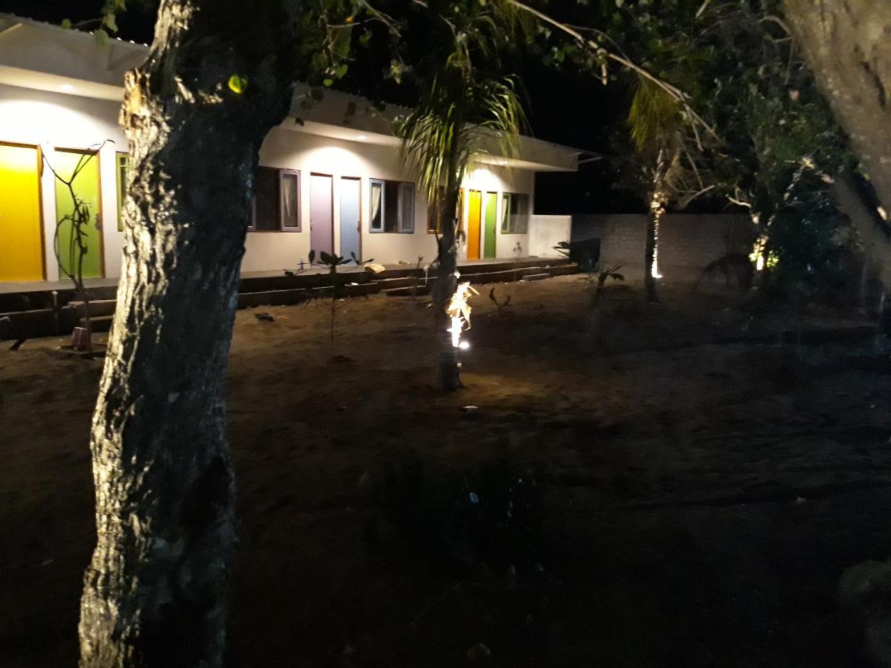 סקוטונג Bujang Lapuk Hostel מראה חיצוני תמונה