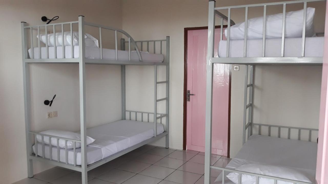 סקוטונג Bujang Lapuk Hostel מראה חיצוני תמונה